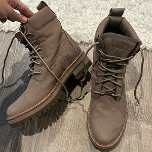 Timberland boots - women’s size 9 - taupe